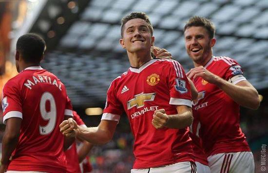 更为年轻一 更为年轻一